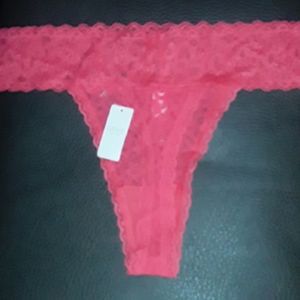 Love by Gap thongs nwt